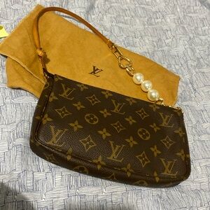 Aunthentic ❌sold on my fbpageLUXONLINECANADA
